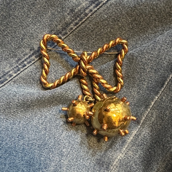 Gold-Tone Twisted Rope Brooch - Picture 1 of 5